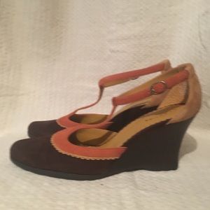 ✔️ Kenneth Cole Reaction T-strap wedge